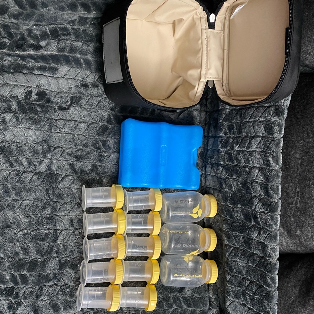 Medela cooler bag with milk storage bottles